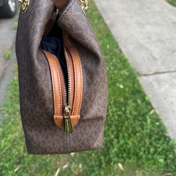 Michael Kors  signature canvas with gold-tone hardware - Picture 6 of 12